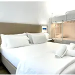 Alexandra Hostel *